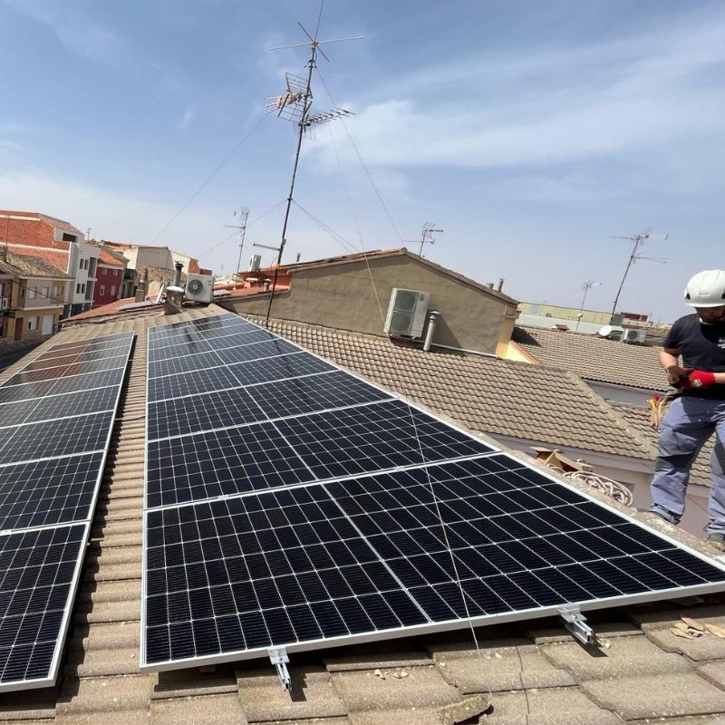 Instalación residencial de paneles solares en Casas-Ibañez, Albacete